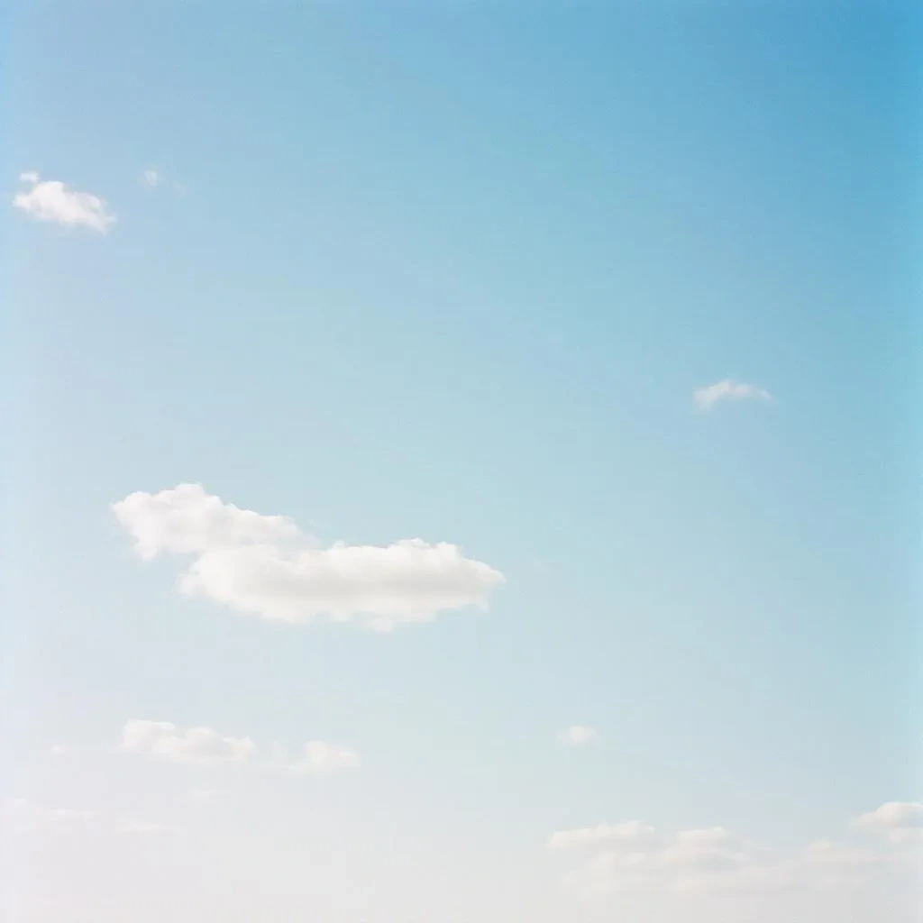 青空と白い雲（さわやかな昼間）